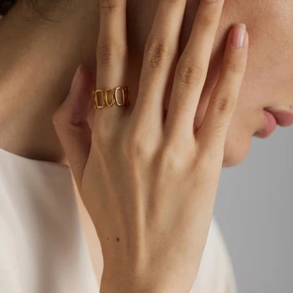 Femme Ring