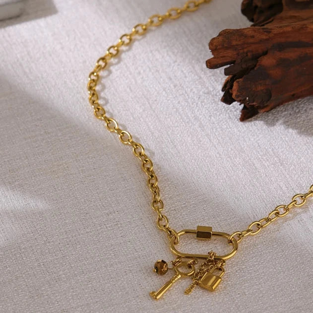 Charm Pendant 18K gold